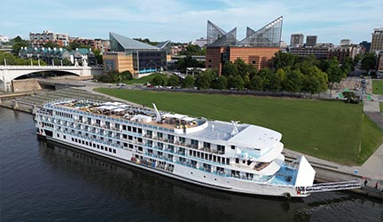 American Serenade docked in Chattanooga, Tennessee