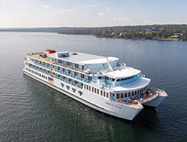 American Eagle Coastal Cat sailing along the Hudson River.