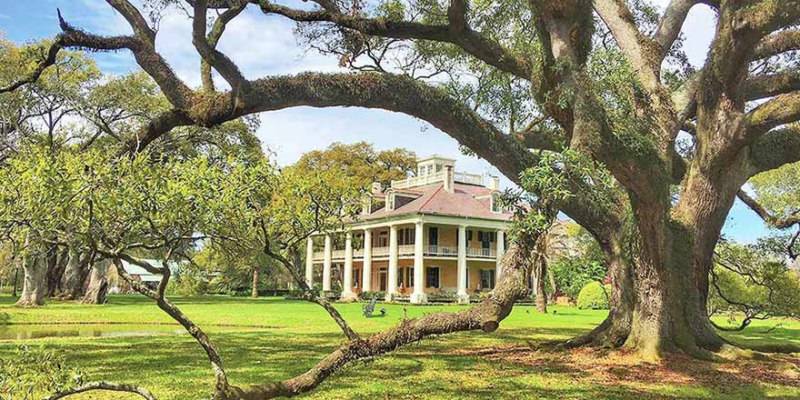 A historic plantation in Louisiana, Houmas House Plantation has two story pillars on all sides, grand porches and is set amongst beautiful grounds and gardens. 