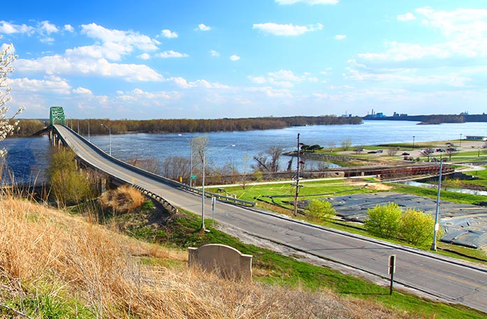 Beckey Bridge stands over the Mississippi River in Muscatine. Towards the middle of the bridge, there is a green truss.